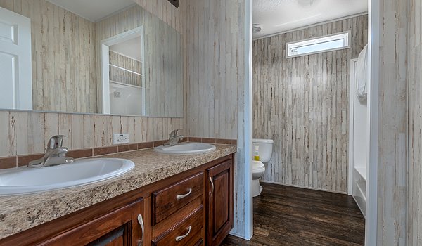 Signature Oaks / King Ranch Bathroom 66893