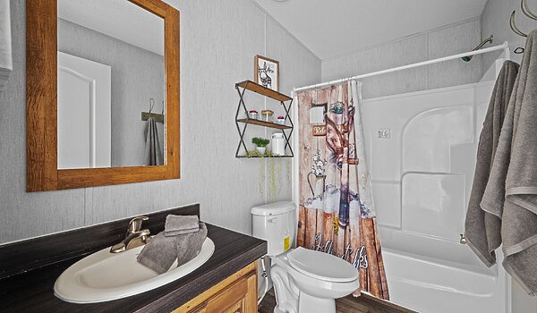 Classic Oak / Mayberry Bathroom 145905