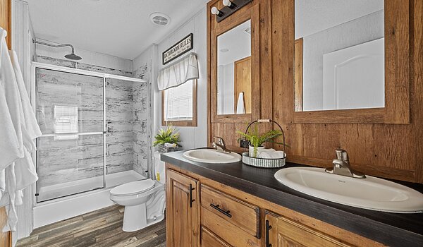 Classic Oak / Mayberry Bathroom 145910