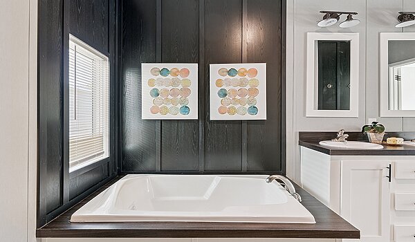 Signature Oaks / Raptor L-3524F Bathroom 145949