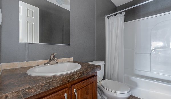 Signature Oaks / Wrangler Bathroom 67170