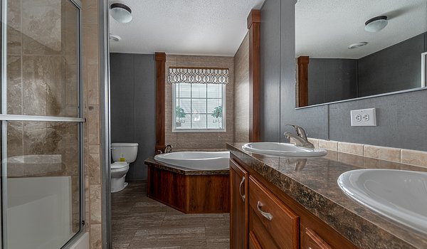 Signature Oaks / Wrangler Bathroom 67171