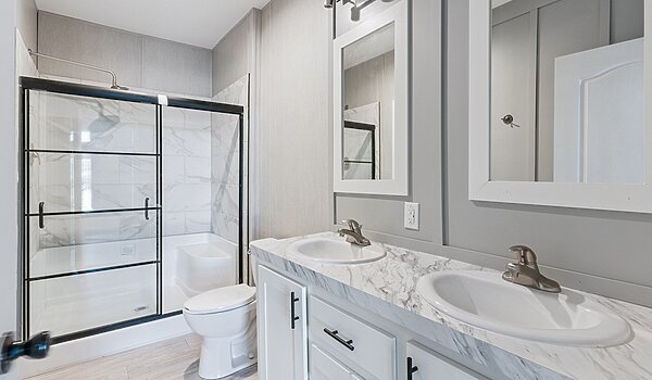 Signature Oaks / Defender Bathroom 146277