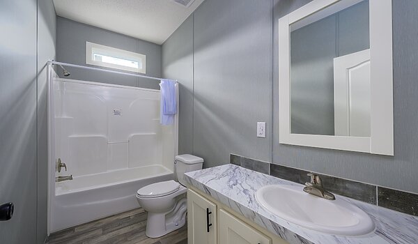 Signature Oaks / Lexi Bathroom 146459