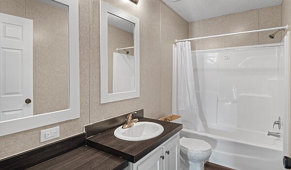 Signature Oaks / Powerstroke Bathroom 146842