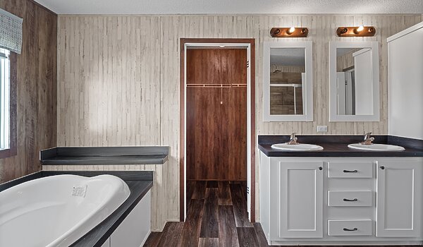 Signature Oaks / Powerstroke Bathroom 146857