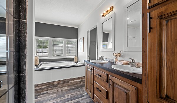 Classic Oak / Shelby Bathroom 146924