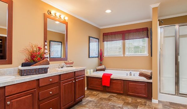 Buccaneer / The Mccutchen Bathroom 7107