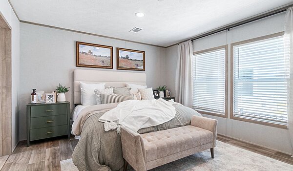Solution / The Real Deal SLC28483A Interior 127537