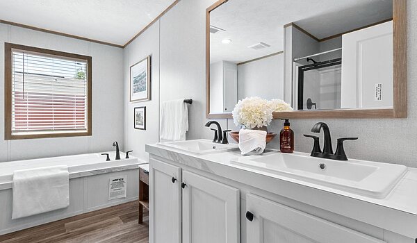 Solution / The Real Deal SLC28483A Interior 127538