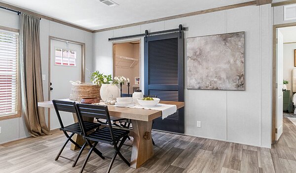 Solution / The Real Deal SLC28483A Interior 127536