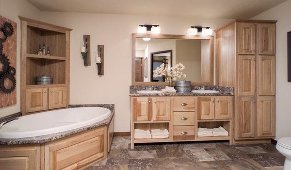 Heritage / The Laramie Bathroom 12579