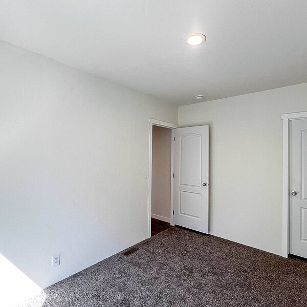 Evergreen / 28664E Bedroom 121104