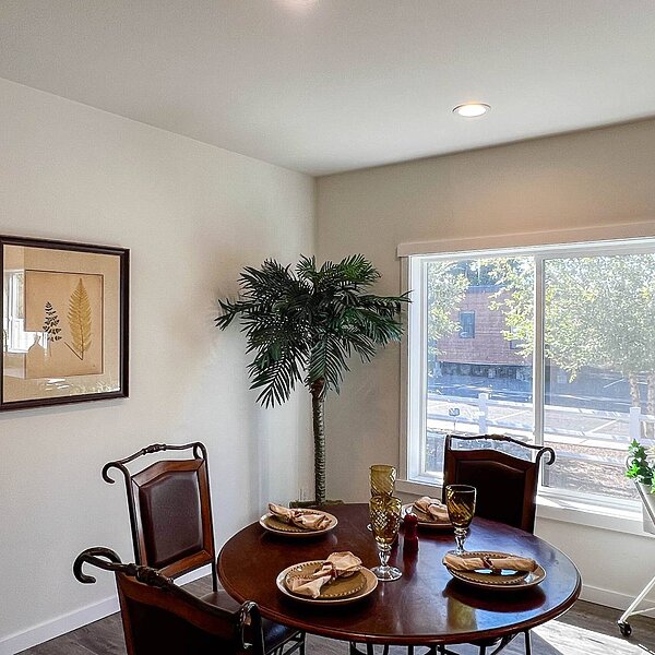 Evergreen / 28664E Interior 121099