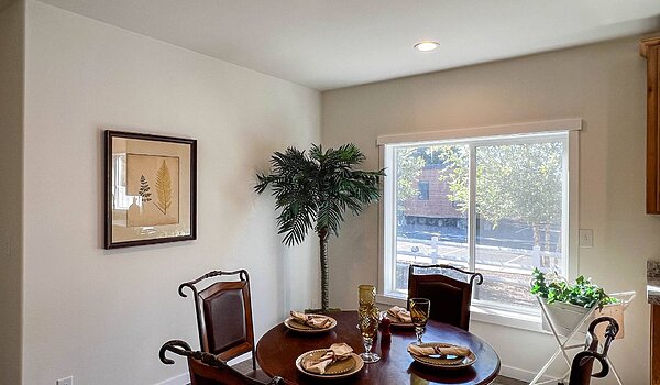 Evergreen / 28664E Interior 121099