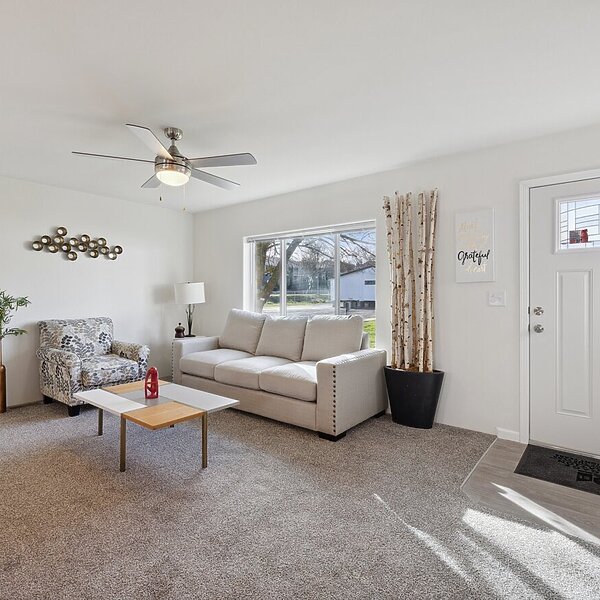 Eagle / 28483C Interior 118084