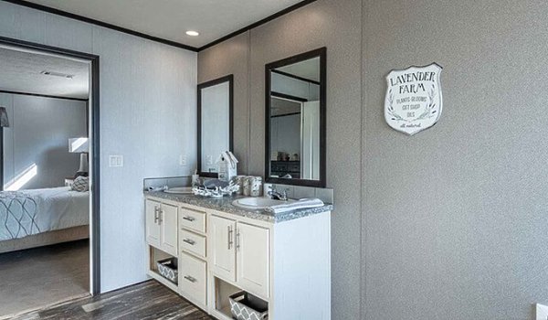 Villager Doubles / 32684A Bathroom 80175