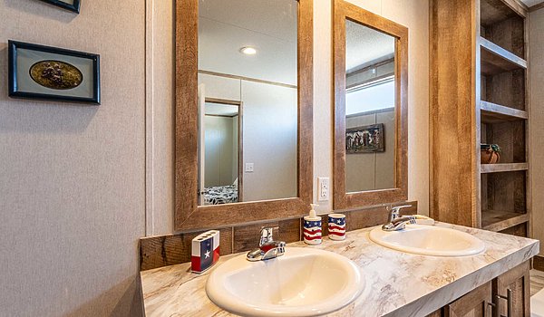 Celebration Singles / 16763P Bathroom 53254