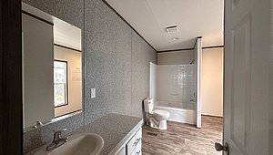 Palm Harbor Limited / The Ace 32523T Bathroom 80135
