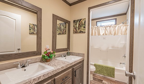 Canyon Lake / 32603G Bathroom 67412