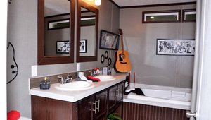 Cavco / Lily Rose Bathroom 10323