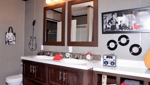 Cavco / Lily Rose Bathroom 10324