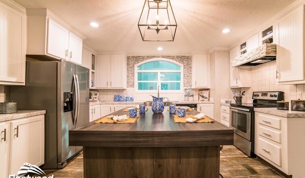 Canyon Lake / 28623G The Duke Kitchen 11915