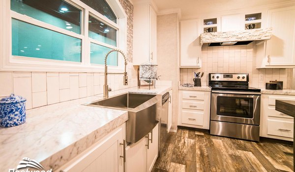 Canyon Lake / 28623G The Duke Kitchen 11918