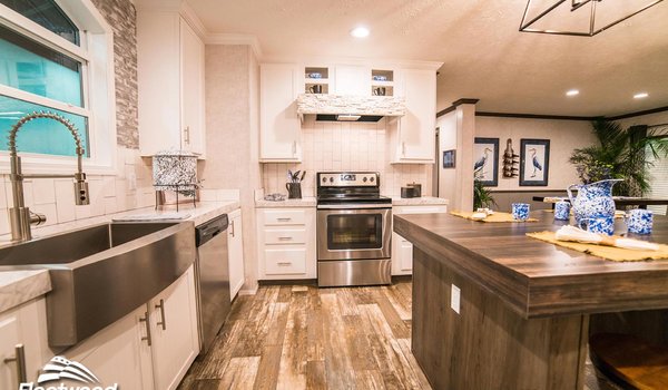 Canyon Lake / 28623G The Duke Kitchen 11919