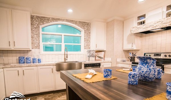 Canyon Lake / 28623G The Duke Kitchen 11920