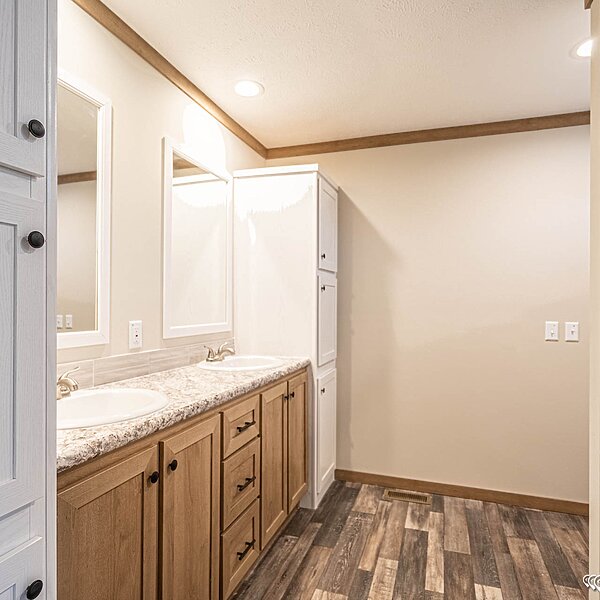 Xtreme / Bella 28483H Bathroom 93015