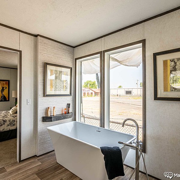 Fleetwood Series / Entertainer 28764E Bathroom 47133