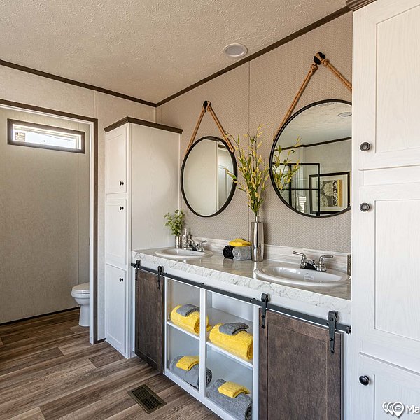 Fleetwood Series / Entertainer 28764E Bathroom 47134