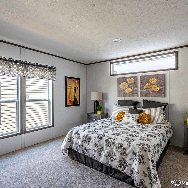 Fleetwood Series / Entertainer 28764E Bedroom 47125