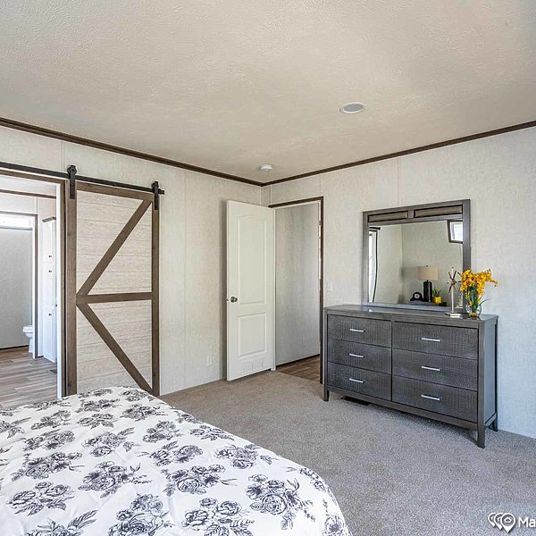 Fleetwood Series / Entertainer 28764E Bedroom 47126