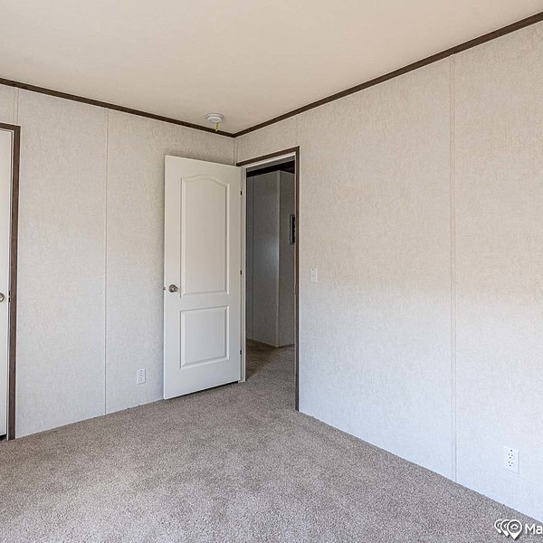 Fleetwood Series / Entertainer 28764E Bedroom 47128