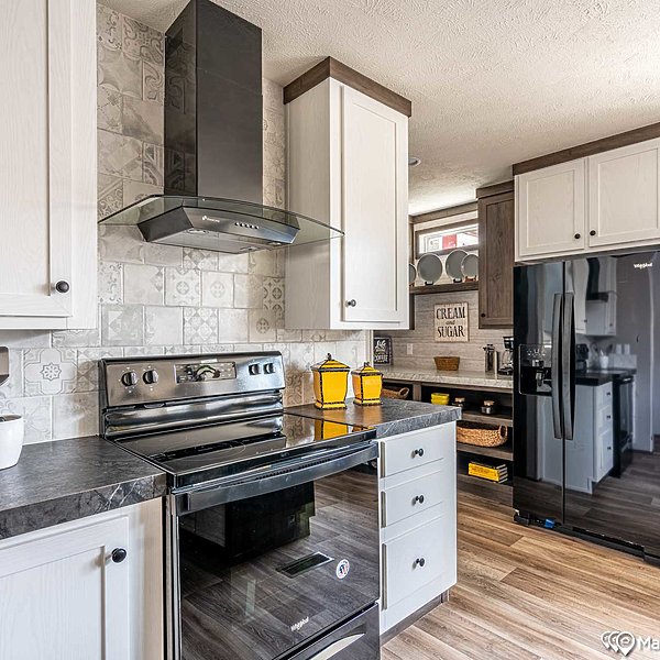 Fleetwood Series / Entertainer 28764E Kitchen 47110