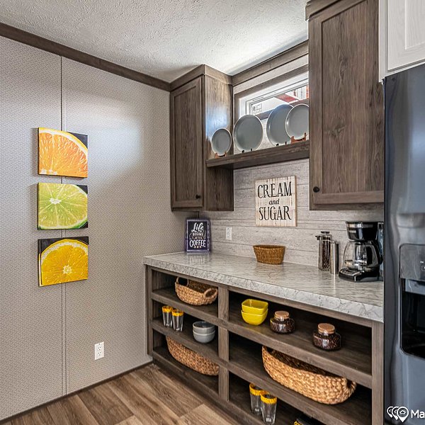 Fleetwood Series / Entertainer 28764E Kitchen 47113
