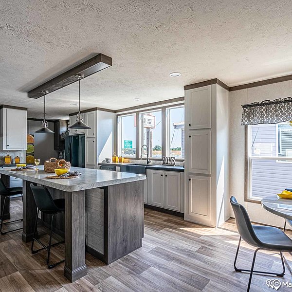 Fleetwood Series / Entertainer 28764E Kitchen 47115