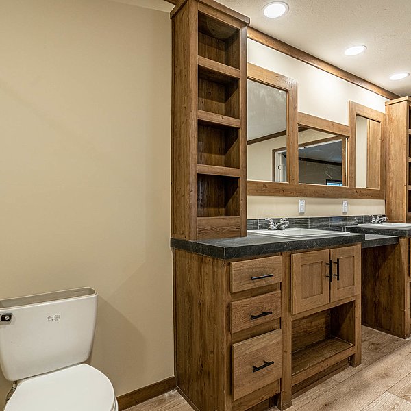 Fleetwood Elite Series / Big Beam House 32663X Bathroom 80981