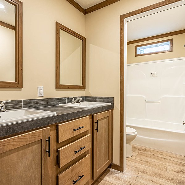Fleetwood Elite Series / Big Beam House 32663X Bathroom 80984