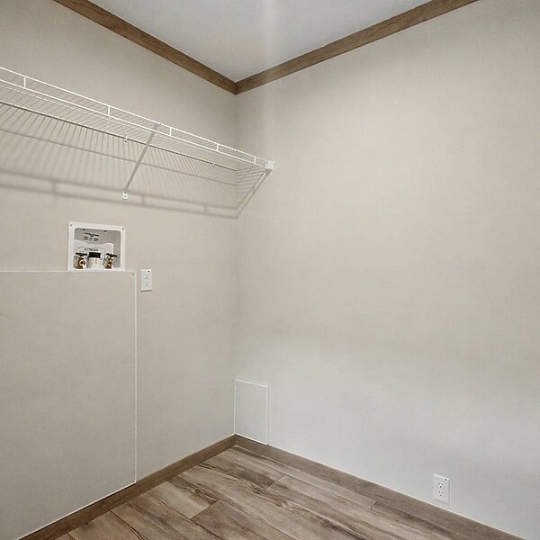 Community Series / Deuce 16602D Interior 130252