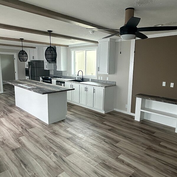 Fleetwood Elite Series / Twin Peaks 16763E Bedroom 120015