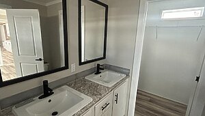 Fleetwood Elite Series / Twin Peaks 16763E Interior 120018