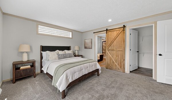 Fleetwood Elite Series / Kodiak 28724X Bedroom 135078