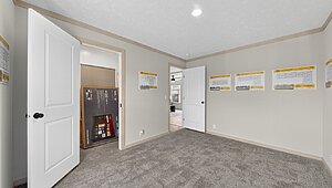 Fleetwood Elite Series / Kodiak 28724X Bedroom 135079