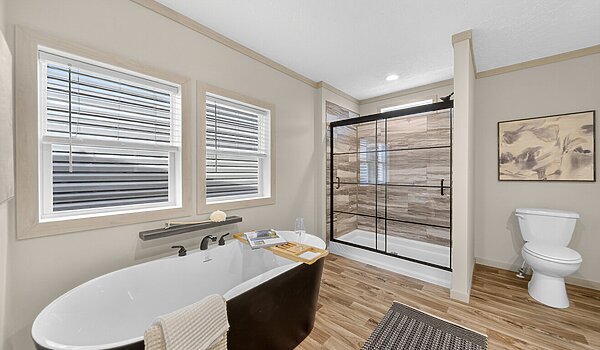 Fleetwood Elite Series / Kodiak 28724X Bathroom 135080