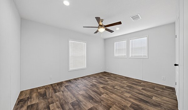 Pinnacle / Grady 16722A Interior 128175