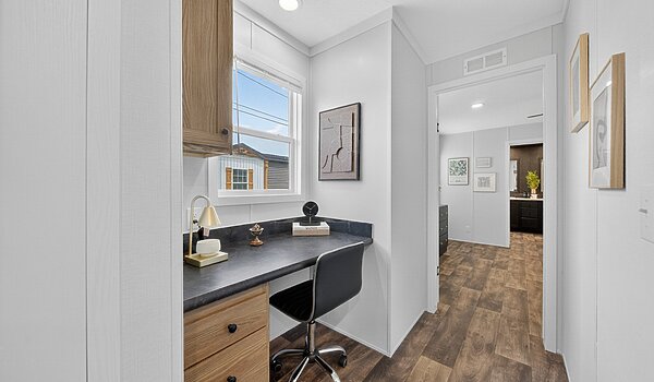 Pinnacle / Grady 16722A Interior 128179