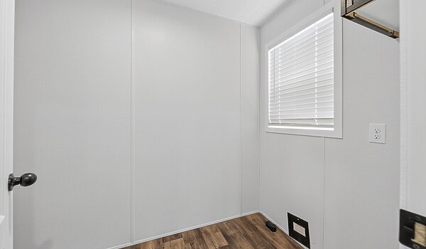 Pinnacle / Grady 16722A Interior 128180